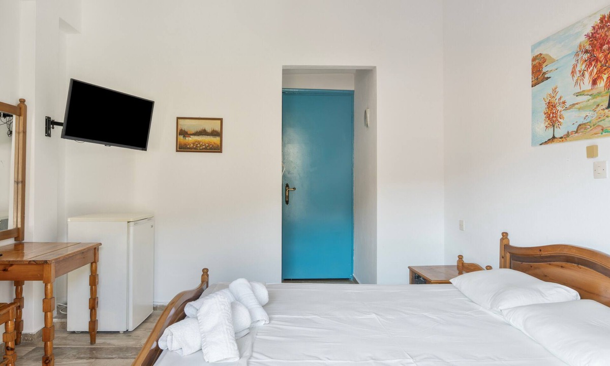 Kalymnos Apartment | Bed and Breakfast 'Room No 13' with Sea View, Wi-Fi and Air Conditioning