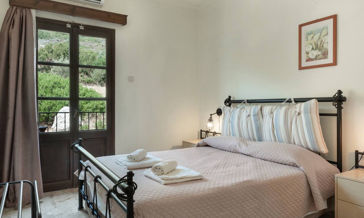 Telendos Bed & Breakfast | Bed and Breakfast 'Suite No 10' with Sea View, Wi-Fi and Air Conditioning