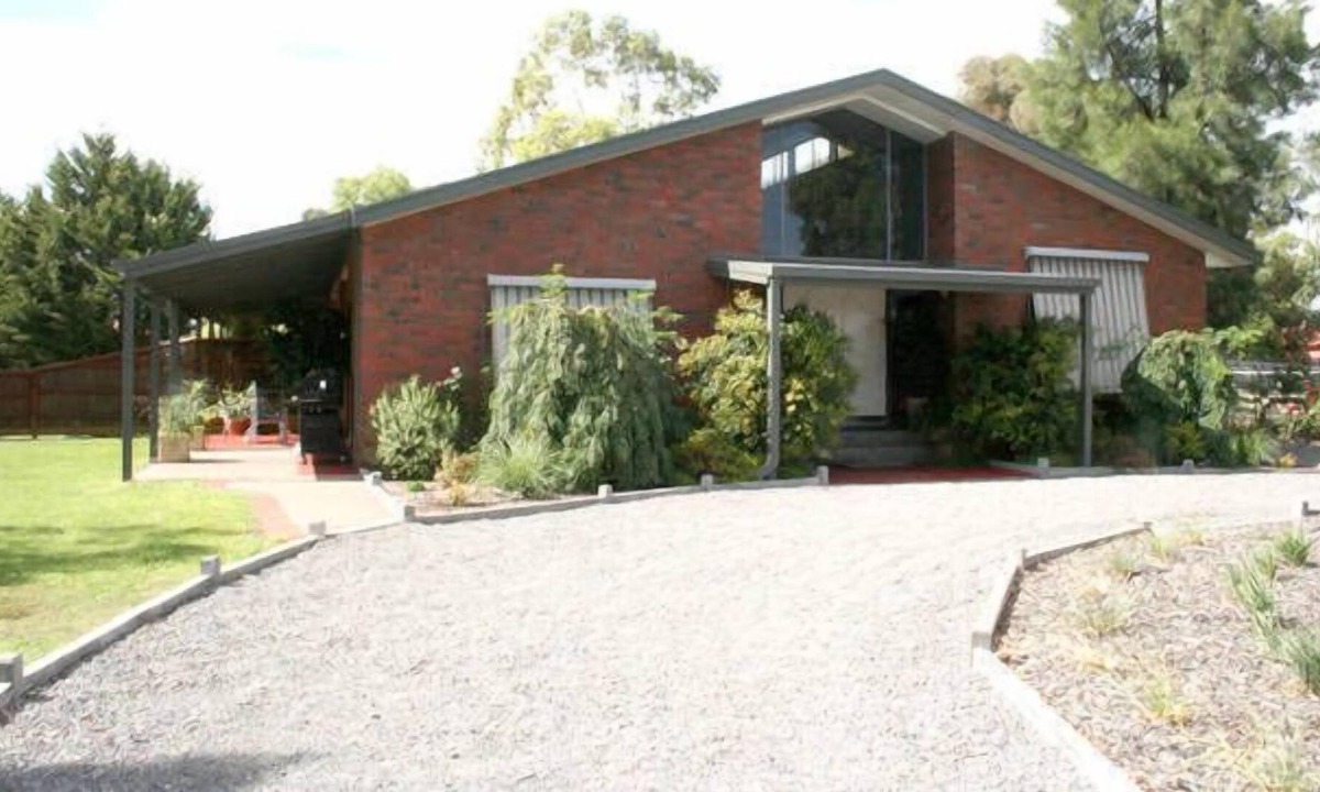 Swan Hill Bed & Breakfast | Bed of Roses-A Perfect Place for Families&Couples