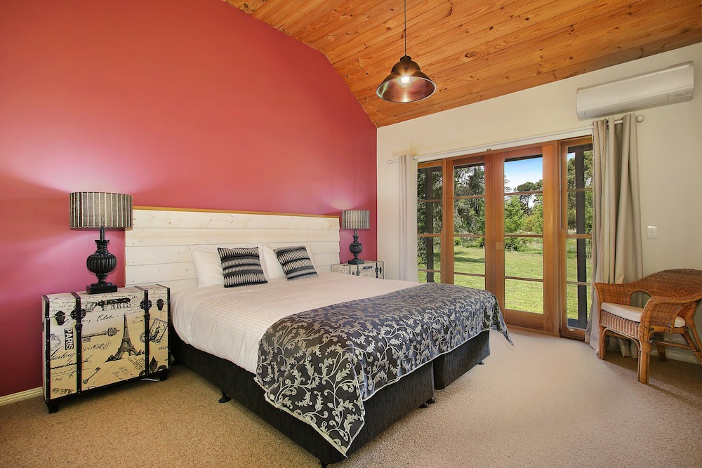 Beechworth Ski Chalet | Beechworth Cedar Cottages - spacious, private 1 Bedroom cottage close to town