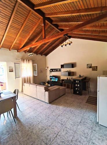Petriti Apartment | Bella Casa