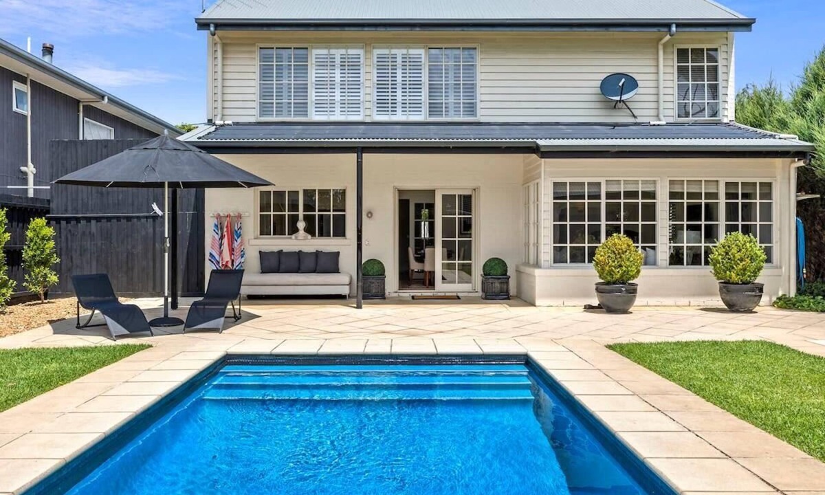Torquay House | Bella Vista Retreat With Pool, 950m to Beach