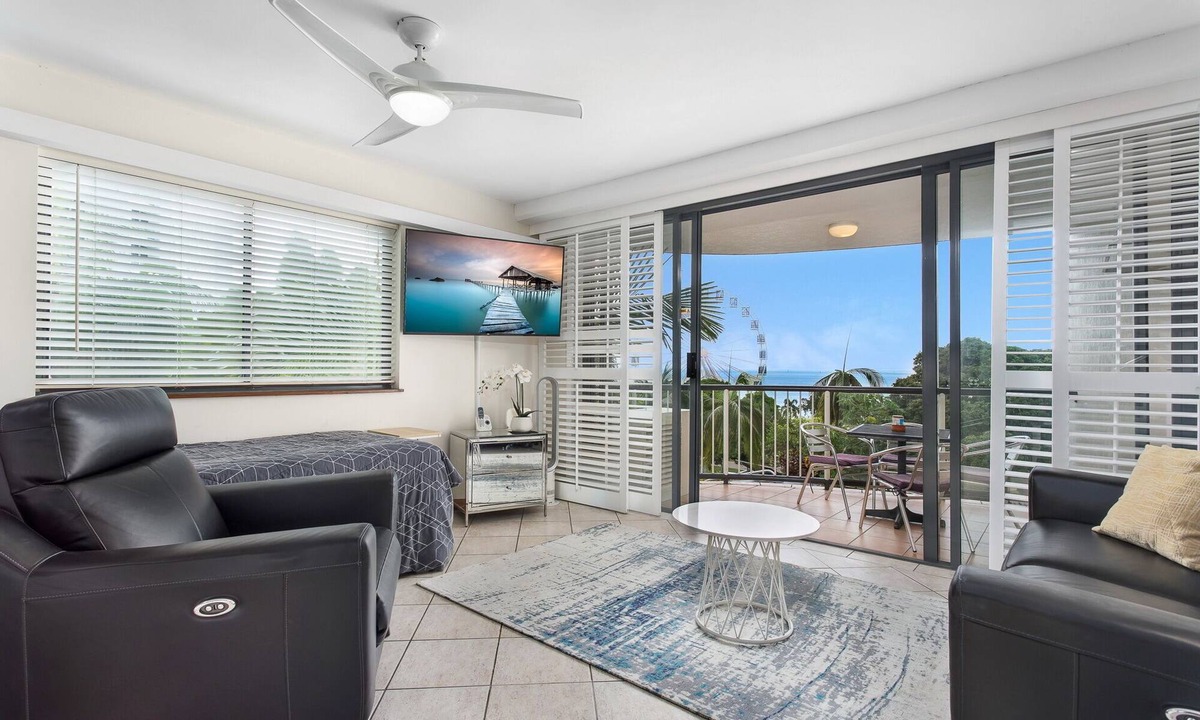 Cairns Central Business District Apartment | Best Location in Cairns - Ocean Views