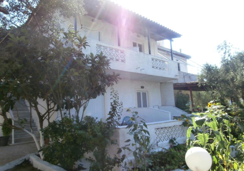 Amoudi Apartment | Billy's Amoudi Apartments