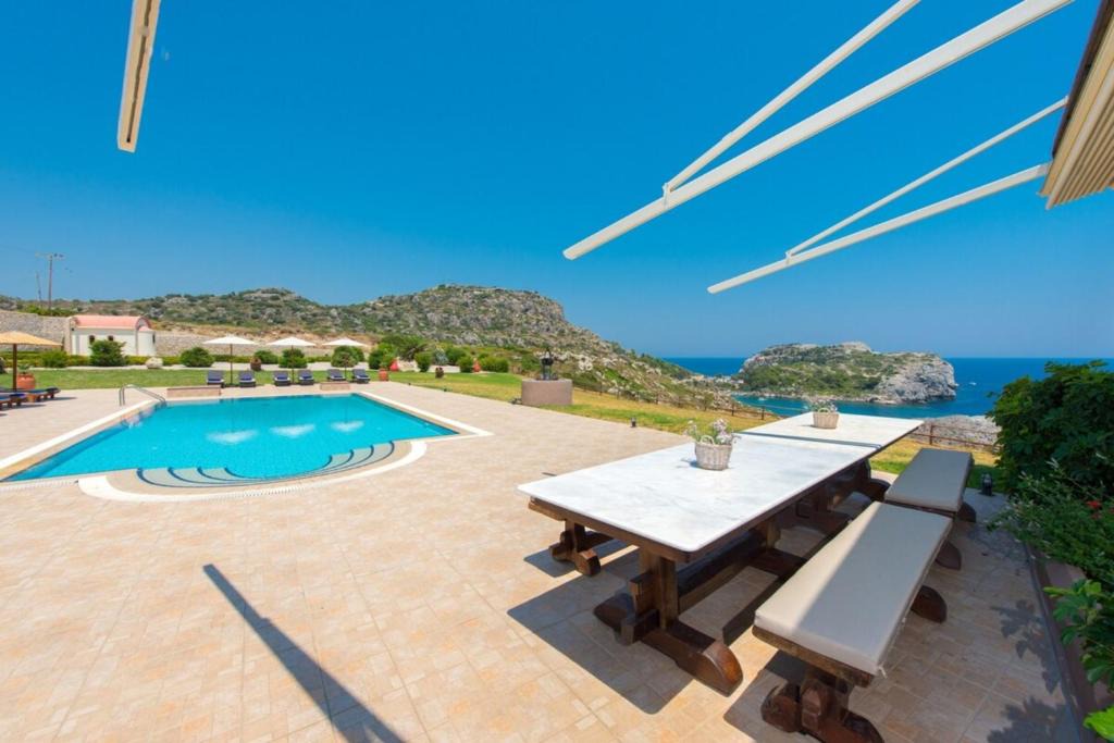 Faliraki Villa | Black Diamond Villa Pasithea in Rhodes Greece