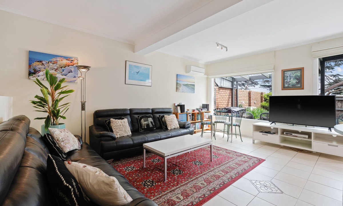 Dolphin Waterfront | San Remo