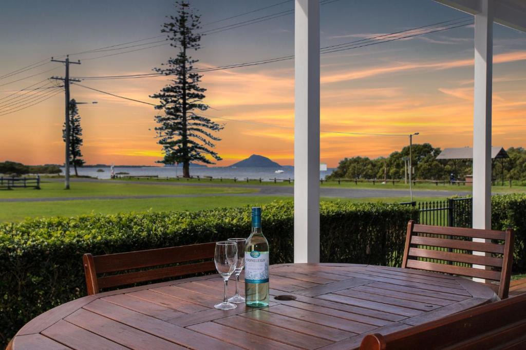 Pindimar House | Black Possum Cottage Views of the Bay