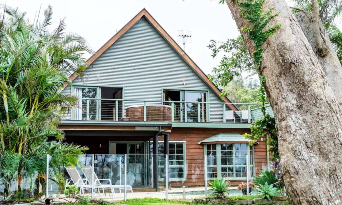 Lake Munmorah Cabin | Blissful Lakefront Pool & Oasis
