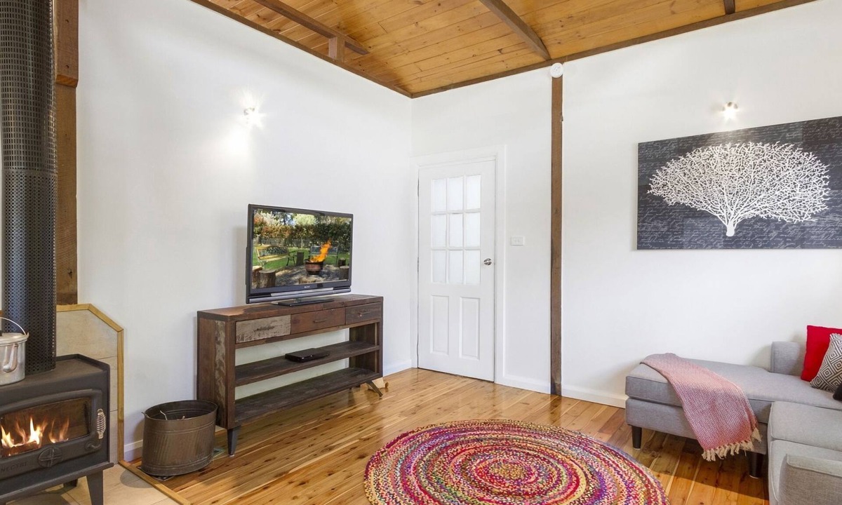 Bilpin House | BLUE APPLE LODGE - a fabulous mountain holiday escape! SPECIALS ON NOW !