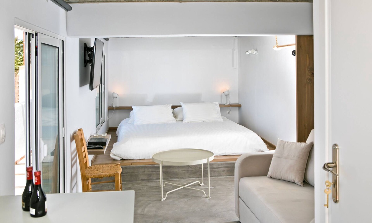 Kamari House | BLUE DAWN PRIVATE LUXURY SUITE