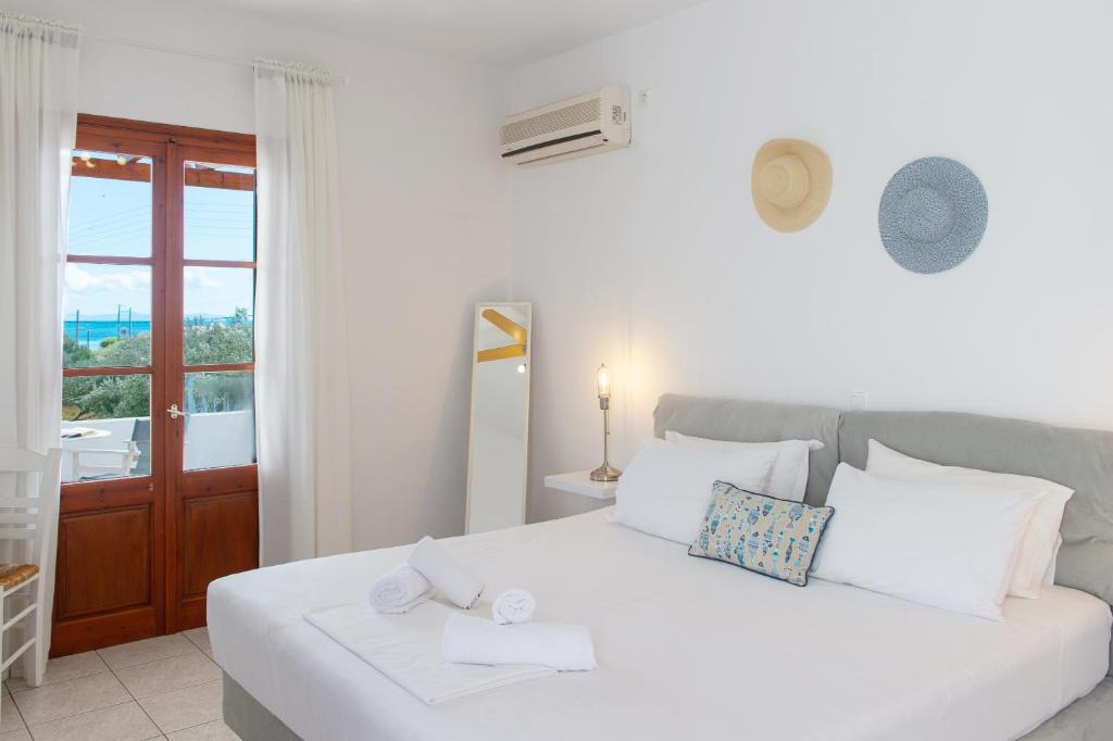 Platis Gialos Apartment | Blue Fish