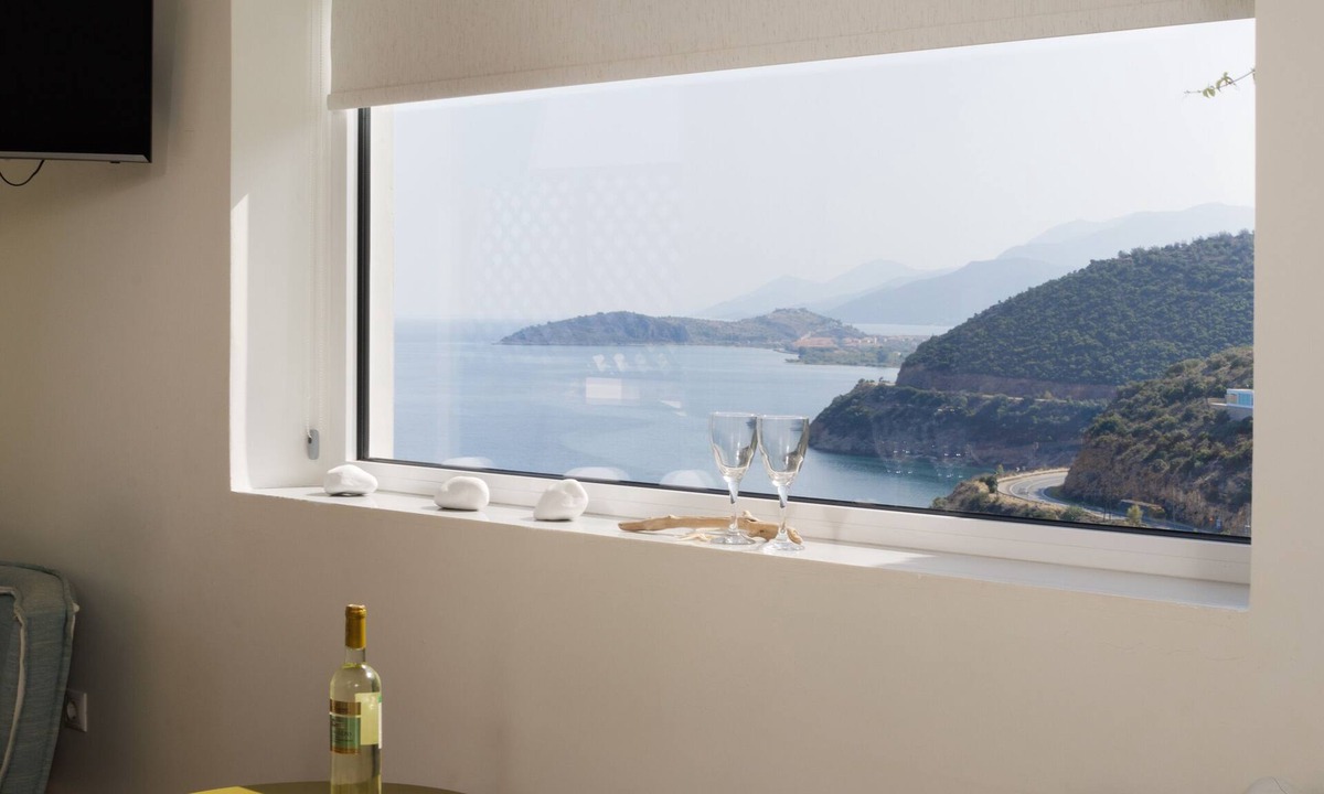 Astros House | Blue Horizon -Turquoise Deluxe Sea View Suite