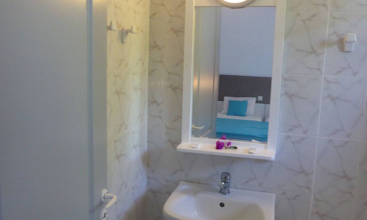 Tingaki Hotel | Blue Nest