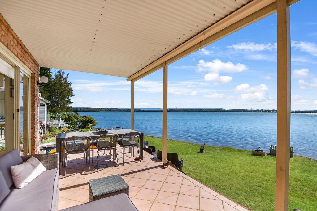 Mannering Park House | Bluewater at Mannering Park
