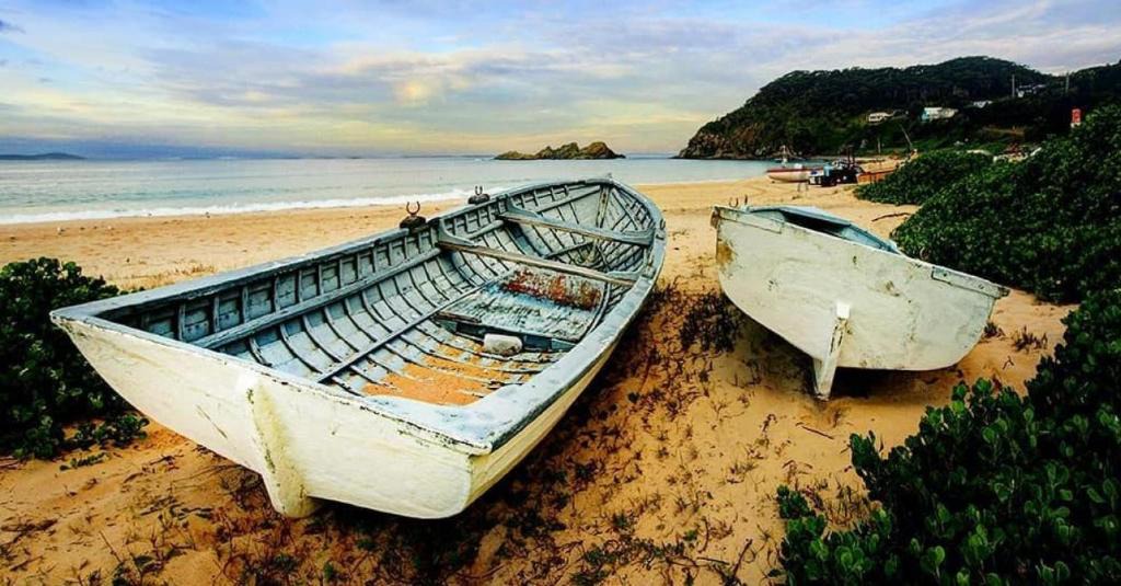 Seal Rocks House | Boat Beach Surf Shack - BYO Linen