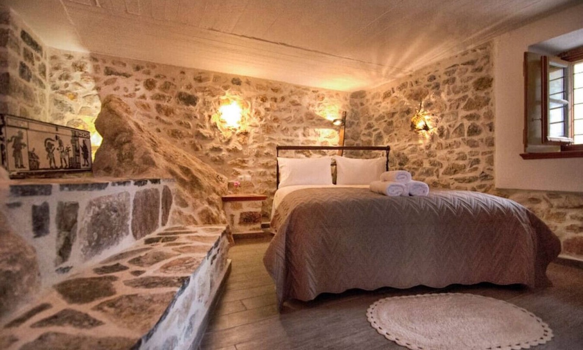 idhra House | BRAXOS A beautiful rocky place