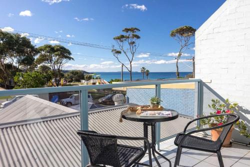 Breakers | Mollymook