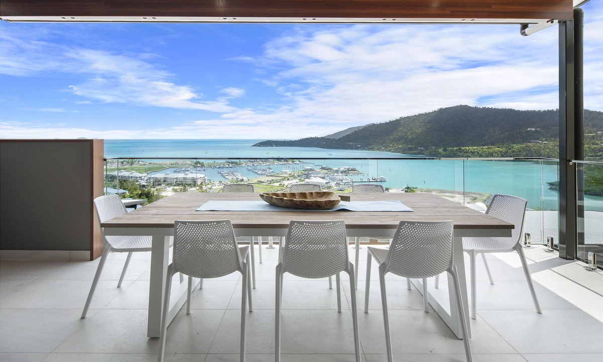 Jubilee Pocket House | Breathtaking views and stunning amenities in the heart of Airlie Beach