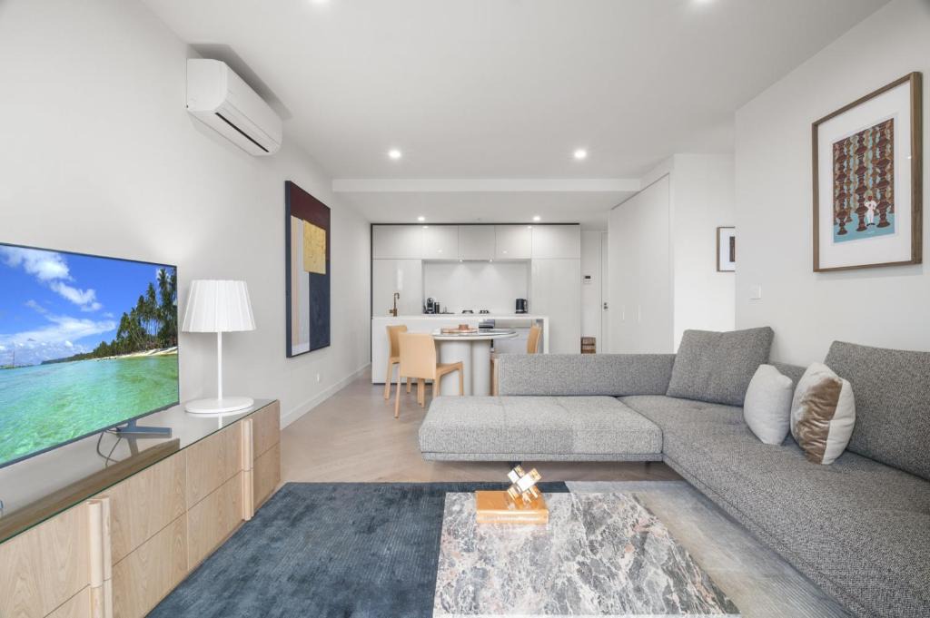 Collingwood North Apartment | Bright 2-Bed Apartment in Fitzroys Heart