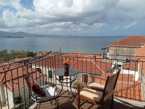 Mithimna Apartment | Bright Home in Historic Mithymna