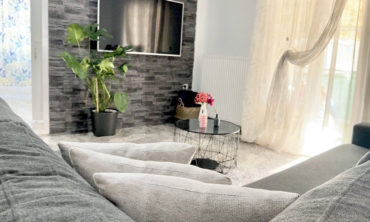 Evosmos Apartment | Bright house ,12' from the Aristotelous square