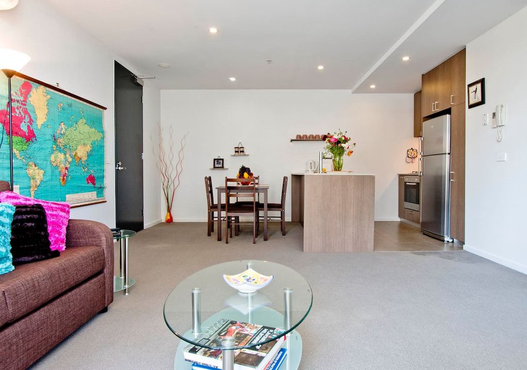 Brunswick Apartment | Brunswick 2 bedrooms w/ Air Conditioning + Balcony