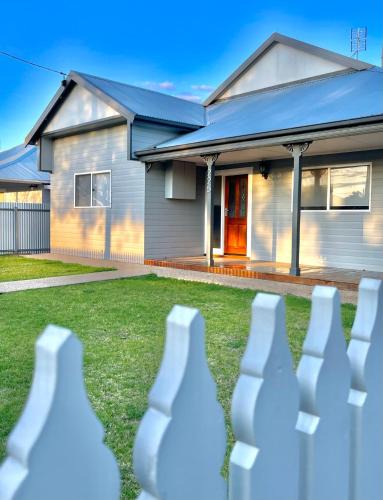 Hay House | Buzzin'