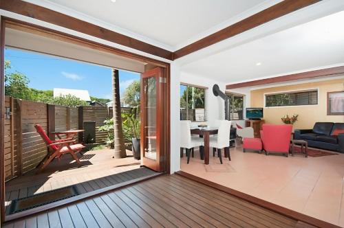 Suffolk Park Apartment | Byron Bay Accom - Alkira 1/32 Alcorn St