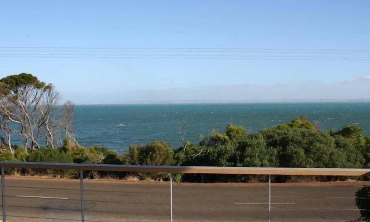 Kingscote House | Camelot - opposite the foreshore. Stunning sea views. Now with Free Wi Fi