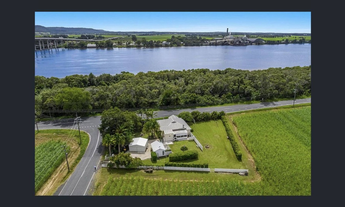 James Creek House | Cameron House a home with character and charm opposite the Clarence river