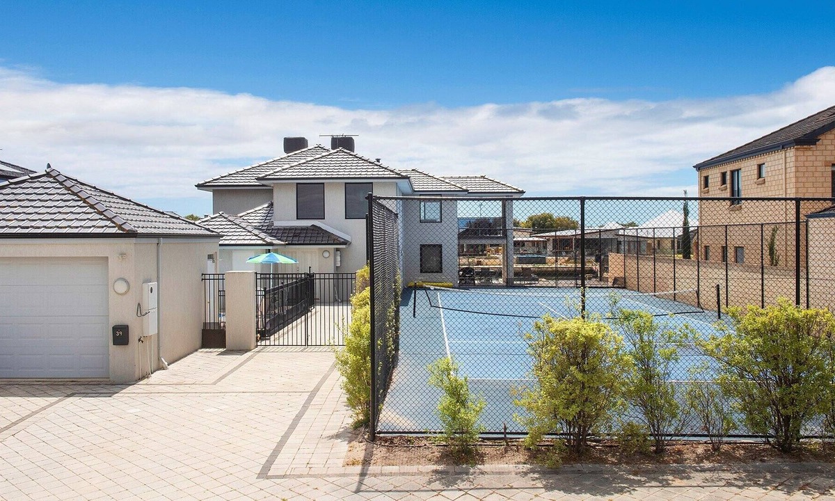 Geographe Apartment | Canal Life Villa A- Shared pool, Tennis court, Jetty