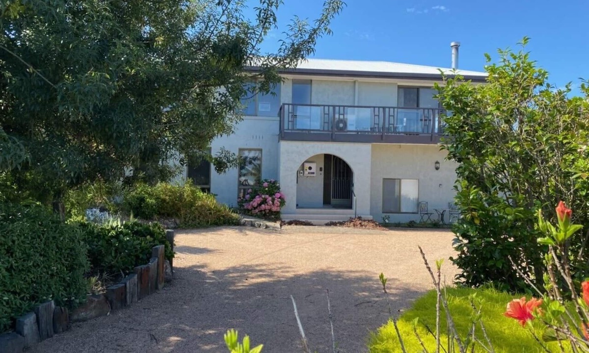Cape Woolamai House | Cape Views Retreat by Ready Set Stay - WiFi & Close to the beach