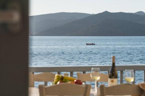Tripiti Apartment | Capetan Nikolas-boat house