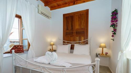idhra Apartment | Captain D - Hydra Dream Houses