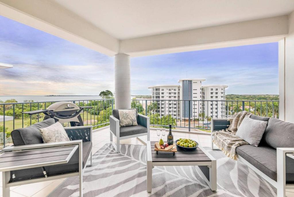 Cullen Bay Apartment | Captain's Lookout - Penthouse Living at Cullen Bay