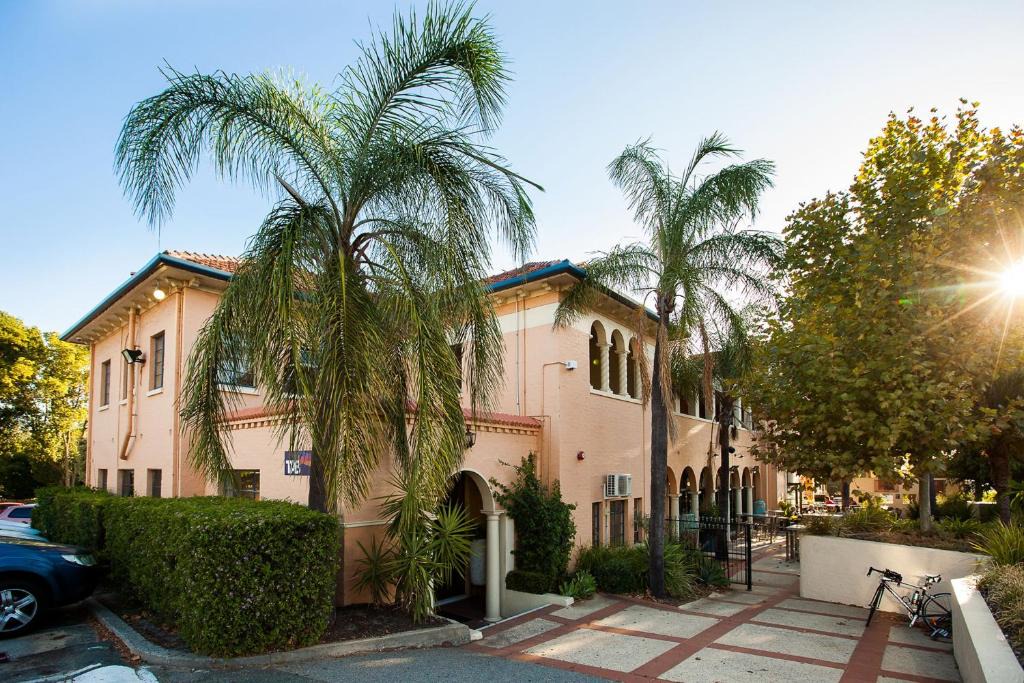 Nedlands Hotel | Captain Stirling Hotel
