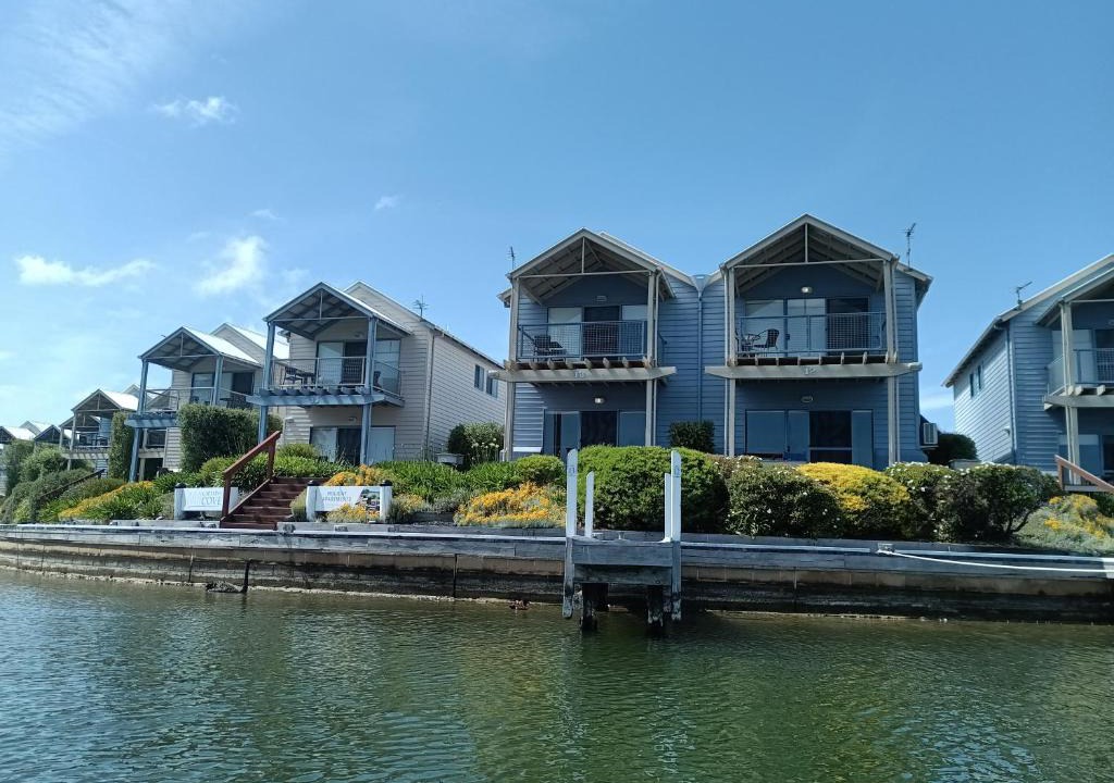 Paynesville Apartment | Captains Cove Resort - Waterfront Apartments