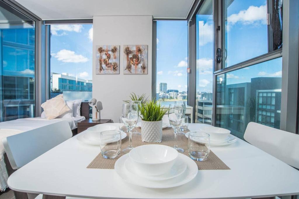 Wentworth Point Apartment | Captivating 1bed1study Wentworth Point APT (+view)