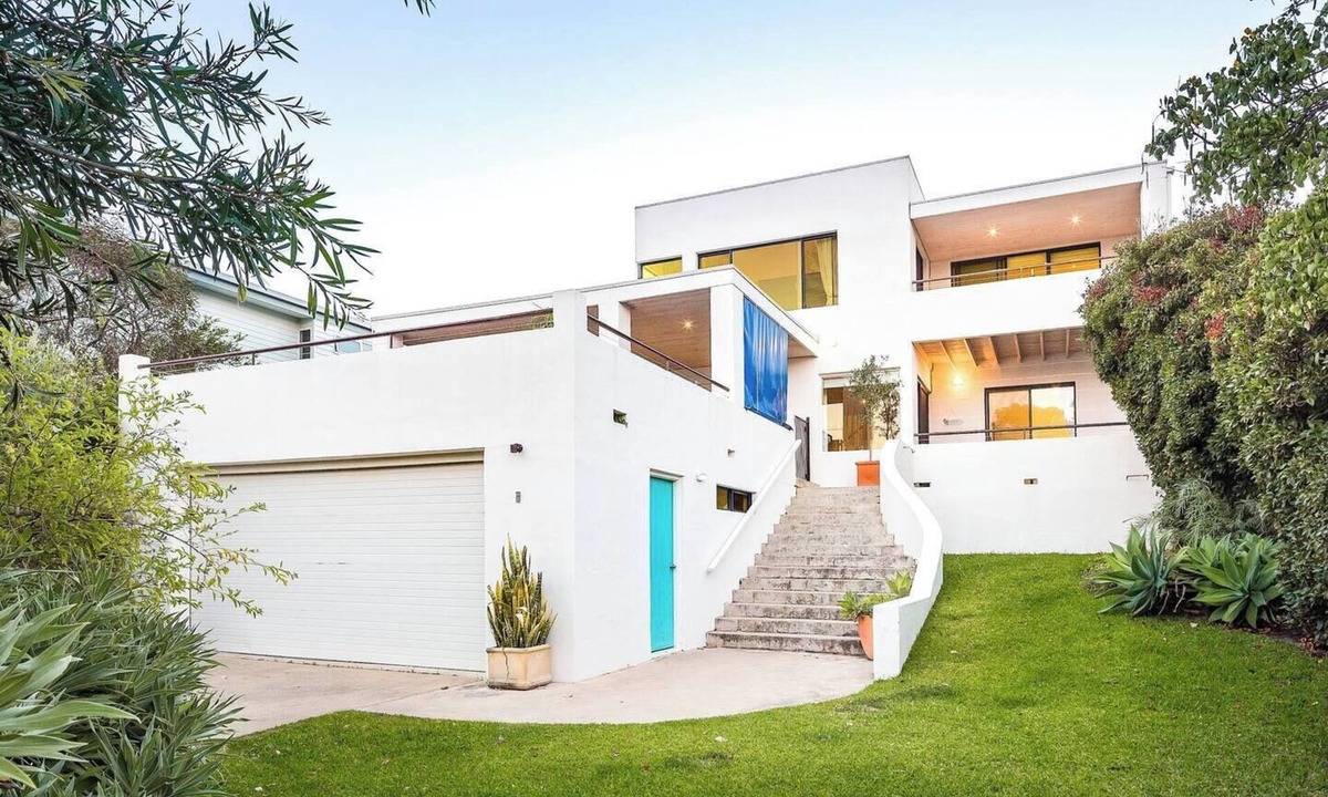 Dunsborough House | Casa Feliz Mediterranean style Coastal Getaway