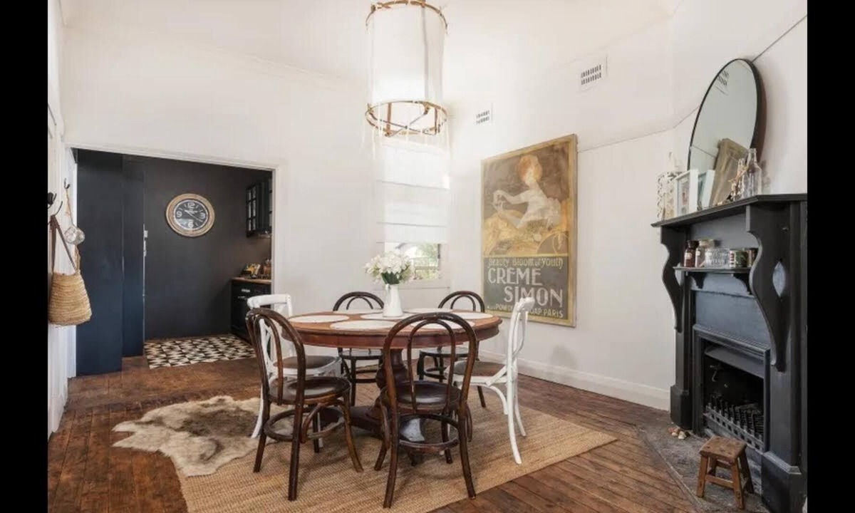 Gulgong Apartment | Casa Imperfecto a cosmopolitan apartment in an restored art Deco