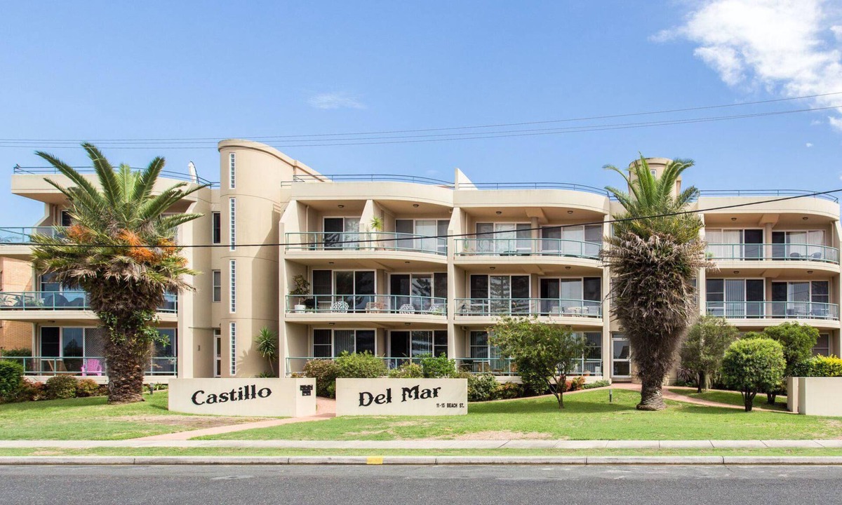 Tuncurry Apartment | Castillo Del Mar 10 - Overlooking the Lake