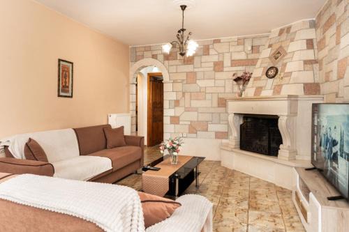 Meso Gerakari House | Castle House - 5' Drive to the Beach