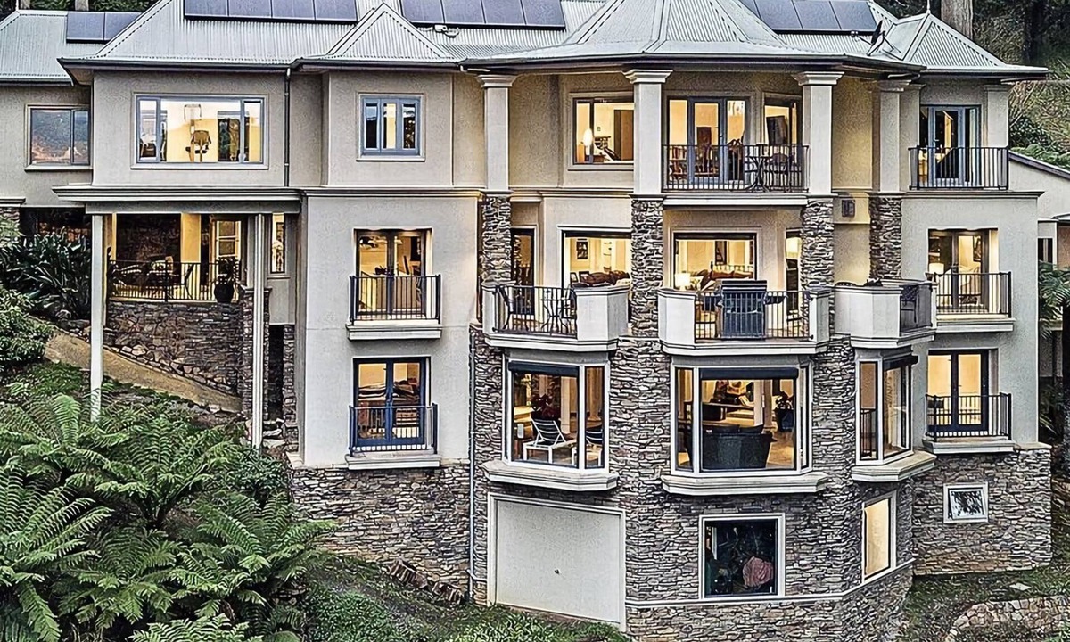 Ferny Creek House | Castle in Ferny Creek with Pool