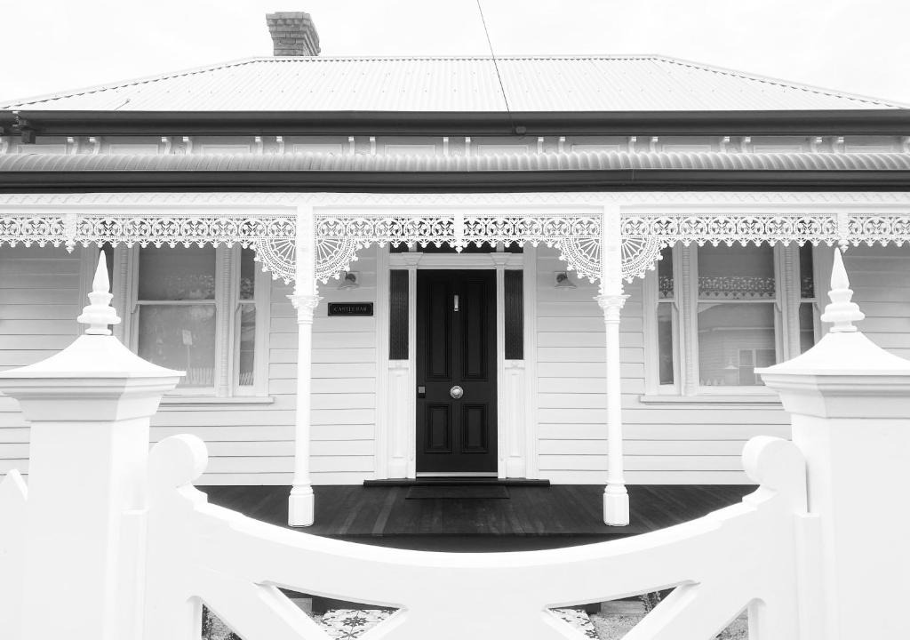 Geelong West House | Castlebar - Superior Boutique Accomodation - Steps to Pakington Street