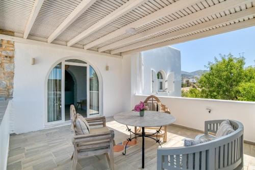Aliki Apartment | Cavos Paros Veranda, Sea-View Terrace & 2 Bedrooms