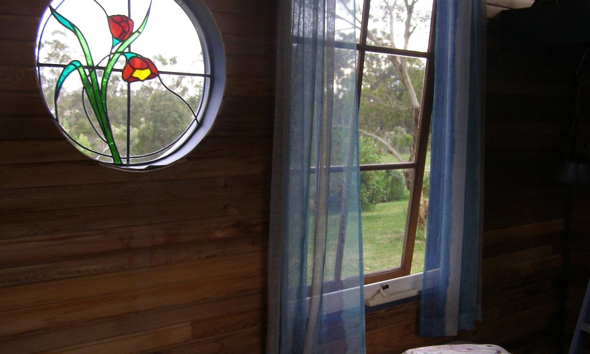 Nyora Apartment | Cedar Cosy Tiny Farm Stay Loch & Rail Trail pit stop for Philip Island or Prom