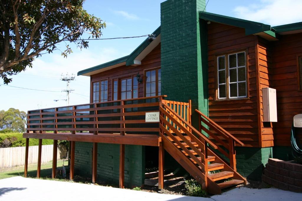 Blackmans Bay House | Cedar Cottages Blackmans Bay