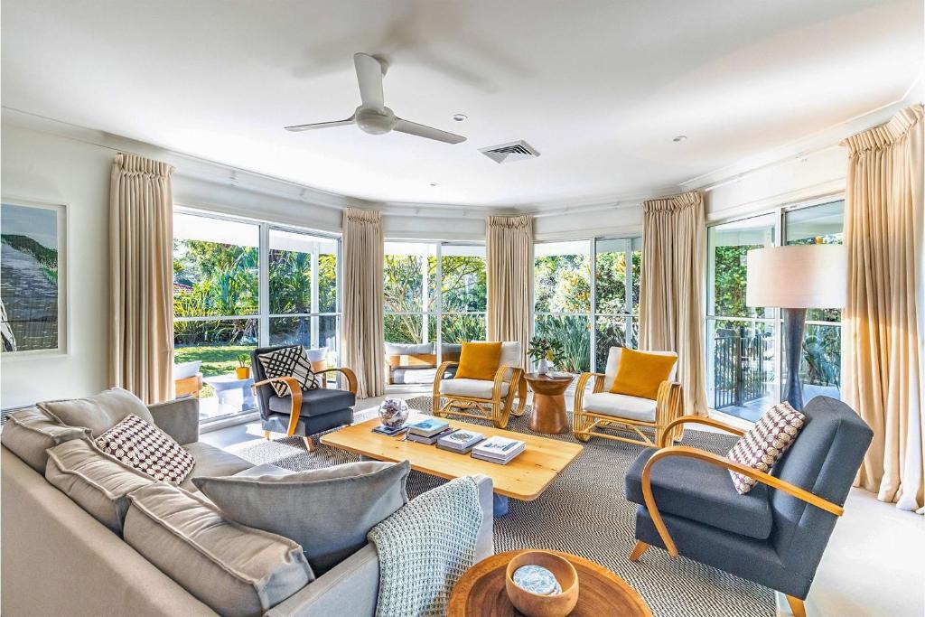Corlette House | Celeste, 26 Bonito Street - Tranquil, Stylish & Pet friendly