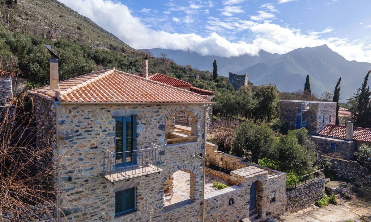 Thalames Apartment | Charming 2-bedroom apartment with WiFi, AC in lovely Nomitsi