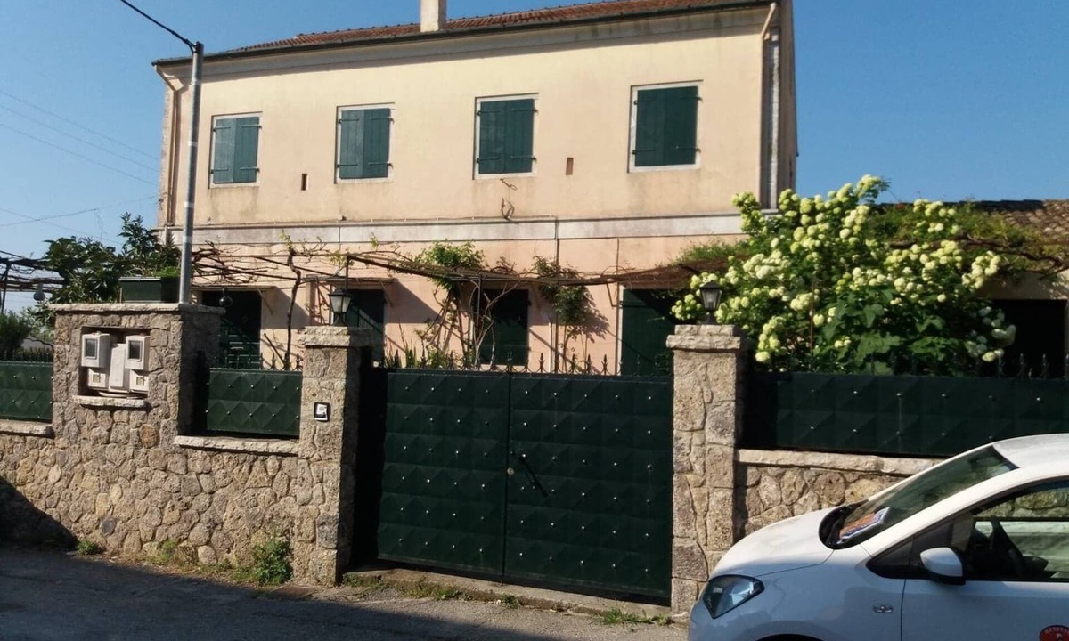 Dafnata House | Charming House with beautiful country view from large terrasse